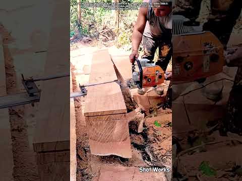 가이드 프레임이 장착된 엔진톱을 활용한 정밀 원목 판재 절단 기술 #worker #process #chainsaw #woodworking #lumber