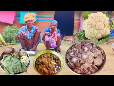 old grandma cooking GIBLETS with CAULIFLOWER curry || how to cook and eat Indian village people