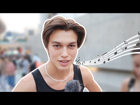 서울패션위크에서 무슨 노래 듣고 있어요?