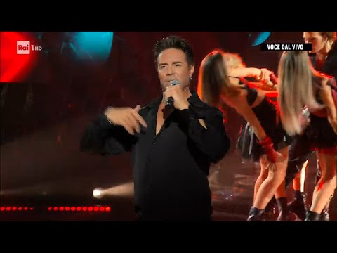 Alex Belli - "Ricky Martin" canta "(un,dos,tres)Maria" - Tale e Quale Show 03/11/2023