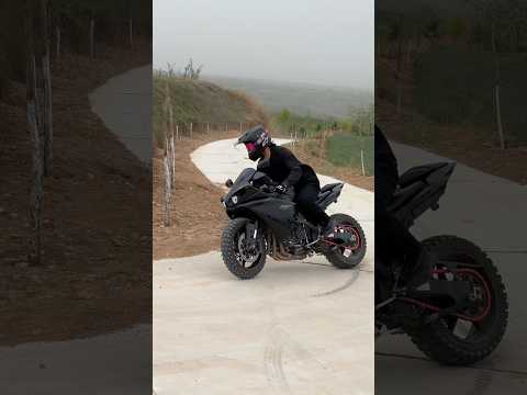 Yamaha YZF1000 Cement road drift