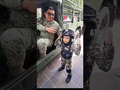 El ejército mexicano haciendo feliz al pueblo!🫡 #viralvideo #trending #shorts #sedena #semar #like