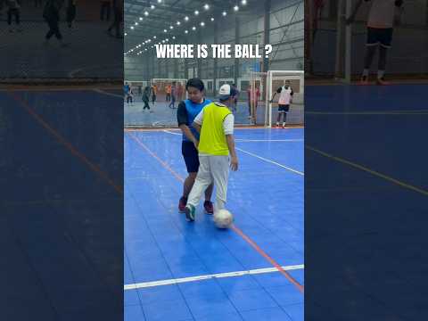 WHERE IS THE BALL ? 🤙🏽⚽️