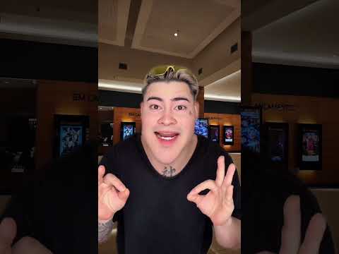 ASSISTINDO FILME EM 2050!!! 🤨🍿🎬 #shorts