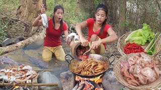 Life in jungle, Skills catch fish in river, Fish hot spicy grilled for food, Intestine salad braised