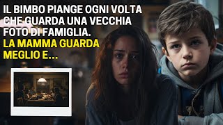 Il Bimbo Piange Ogni Volta Che Guarda Una Vecchia Foto Di Famiglia. La Mamma Guarda Meglio E…
