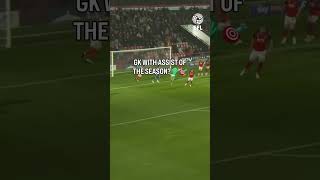 Goalkeeper with the assist of the season! 🤯