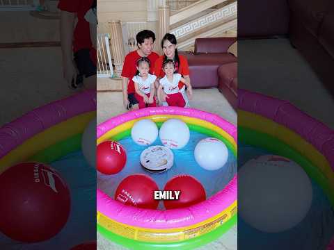 Balon keluar = bersih bersih rumah #kembarlucu #funnyfamilygames #partyactivities #gameskeluarga
