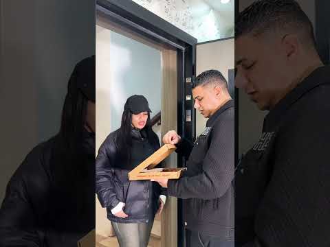 عامله البيتزا #shortvideo