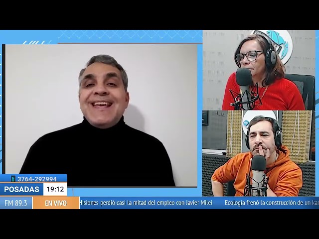 📻 No te pierdas las noticias en "Primera Plana" con Marcelo Giménez y Silvia Resoalbe desarrollan los principales temas de la jornada
De 18 a 20 HSProducción: Patricia Flores
Operación Técnica: Juan Zelaya
Streaming: Franco ColmanDejanos tu audio o mensaje por WhatsApp al 📱
💬  wa.me/+5493764292994