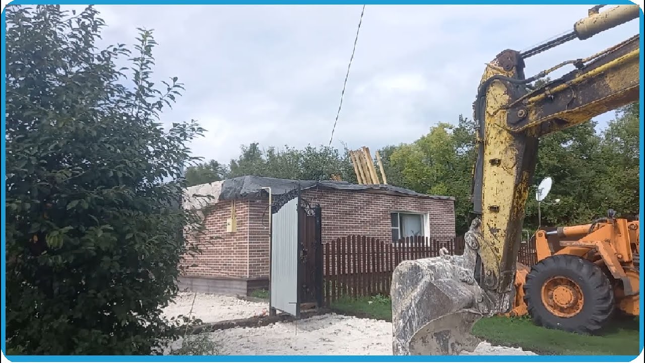 В курской деревне остались без крыши и как на зло пошел дождь