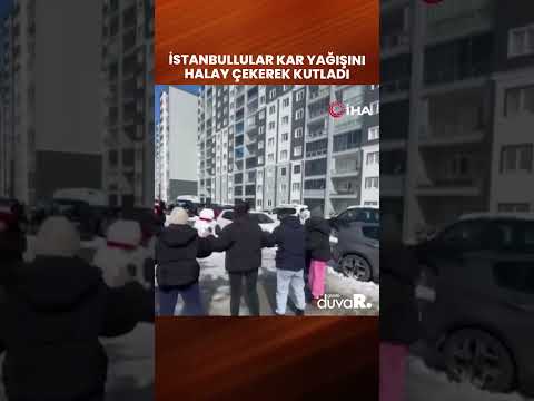 İstanbullular kar yağışını halay çekerek kutladı #shorts