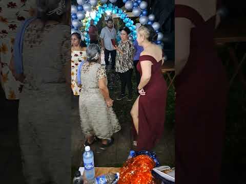 Vanesaa y la abuela coco bailando #shortsviral