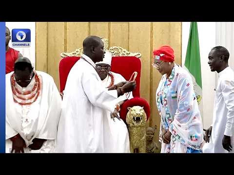 Oba Of Benin Honours First Lady Oluremi Tinubu With Ikele Coral Beads