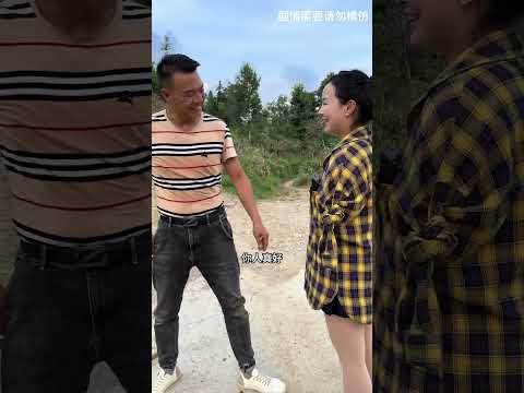 农民大哥干完活儿回家，没想到被美女借手机，好心帮忙结果自己的3万块钱全被偷走了#亲子 #亲情 #家庭 #农村生活 #正能量 #善恶就在一念之间