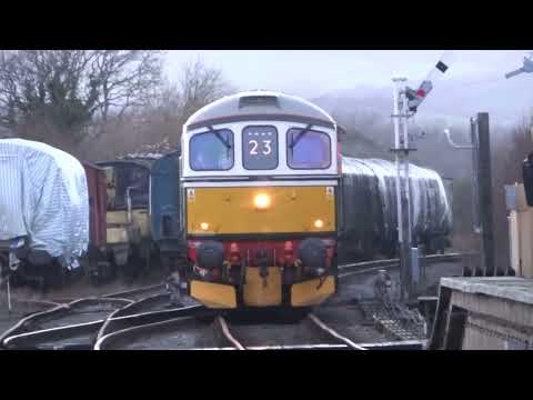 33012 passing Harmans Cross with Swanage-bound Demo Freight (08/01/23)