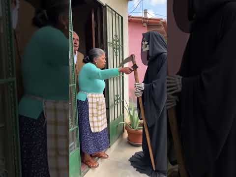 La abuela s铆 que se enoj贸 馃槄#viral #humor #abuelita #mexico #comedia #funny #shorts #fyp #memes