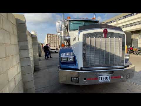 Bloqueado En Sitio De Descargue | Poco Espacio Para Maniobrar