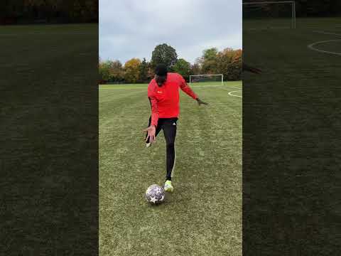 Wart ihr schonmal in einem NLZ oder wollt ihr es hin schaffen? 😂⚽️ #fussball#comedy#shorts