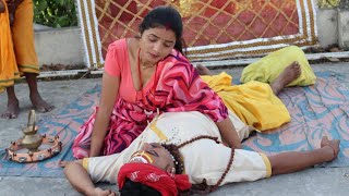 बाबा मेरे बन्दर को आपका केला खाना है