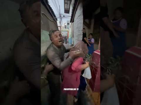 Ibu Baju Pink Mau Masuk Rumah Malah Kena Sama Kuda Lumping!!! Seni Benjang Mekar Budaya
