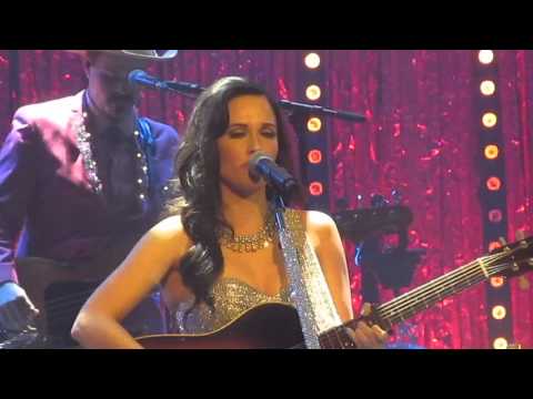 Kacey Musgraves - Mama's Broken Heart (Live in London, England)