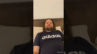 Papa hat eine Hodenprellung