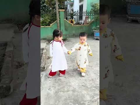 Áo dài tết cho cả bé trai lẫn bé gái ạ. Đủ size từ 8-32kg nha các mom #cocaxinchao0 #aodaitet #aoda