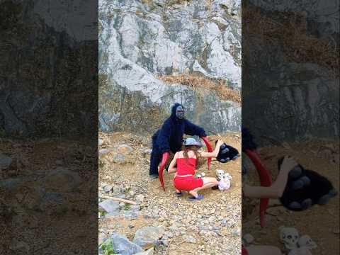 Gorilla Monster Attacks a Girl #mikehausla #shortvideo #gorilla