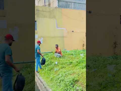 হাসতে হলে পুরো ভিডিও দেখুন চাচা কেনো দৌর দিলো😂🤣 #funny #funloverbd #comedy #bdfun #fun #funlover