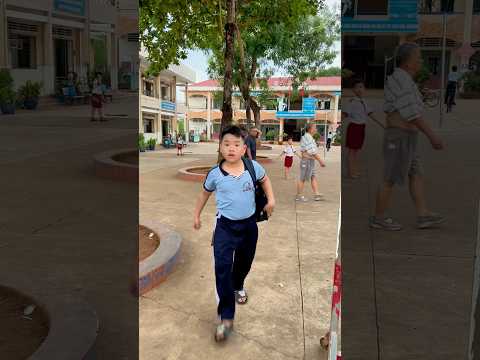 Đi học về gấp quá quên chào cô #shorts