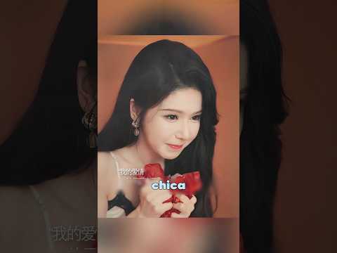 El hombre cobarde no se atreve a admitir que también está enamorado de la chica.