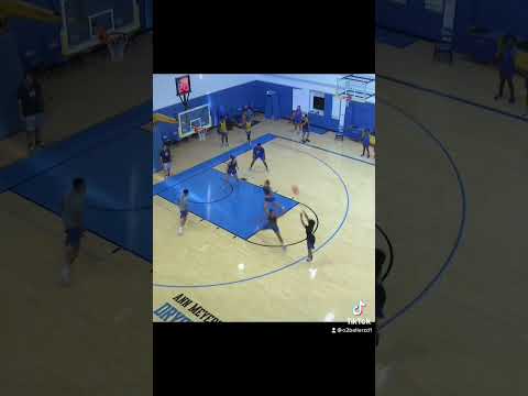 I hate when i accidentally press right on the d-pad mann #basketball #ucla #youtubrshorts #griddy