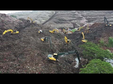 Rescuers in Indonesia search for missing in deadly landfill collapse | AFP