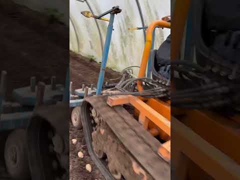 Tracked crawler planting Jersey Royal Potatoes 🇯🇪🥔 #potatoes #crawler #farming
