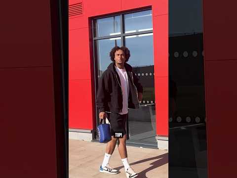 Joshua Zirkzee ARRIVES At Carrington! 🫡