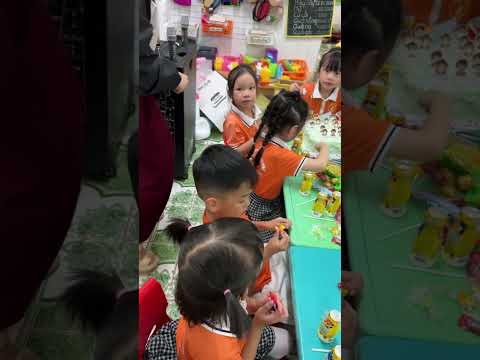 Các bạn 5ta2 liên hoan tổng kết cuối năm