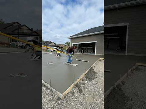 How to pour a broom finish driveway ⚔️🧹✅ #concrete #construction #shorts