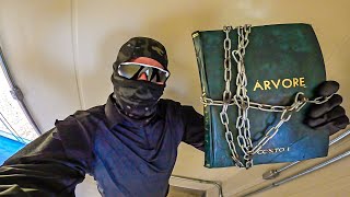 ME VESTI DE SEGURANÇA E RECUPEREI O LIVRO DA ARVORE
