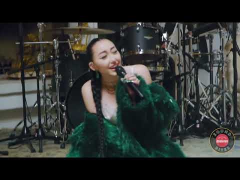 Noah Cyrus - Make Me (Cry) live
