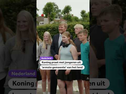 Koning praat met jongeren uit 'armste gemeente' van het land