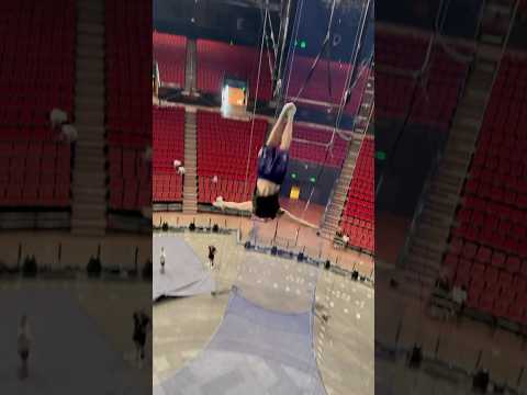 Double layout #circus #flyingtrapeze #цирк #трюки #flip #acrobatics #aerial #tricks