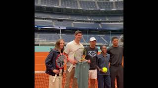 When tennis royalty meets football royalty in the heart of Madrid 🧡#igaswiatek #janniksinner #mmopen