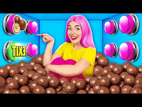 1000 मिस्ट्री बटन चैलेंज केवल 1 आपको भागने देता है | मजेदार किचन हैक्स Multi DO Food Challenge