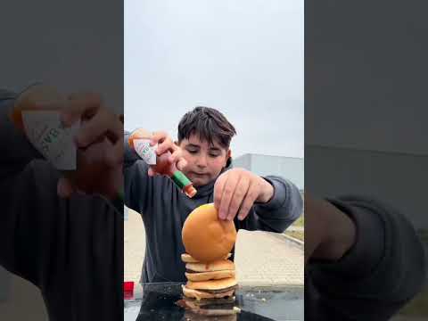 #food #burgerfi #burger #foodshorts #funny #bbqfoodbeefusa #eatburger #loveburgers #bbqmeat
