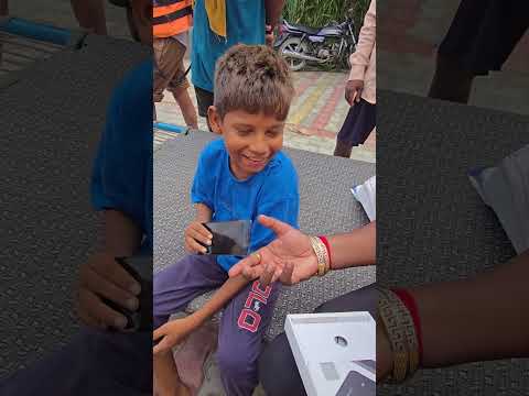 Manish bhaiya ने handicapp बच्चे को दिया Mobile और राशन उनके घर जाके