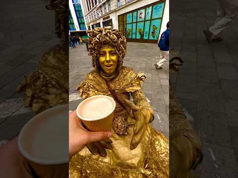 Hot cocolate for Gold Lady Maria #goldstatue #trending #busking #statue #beautifulstatue #shorts