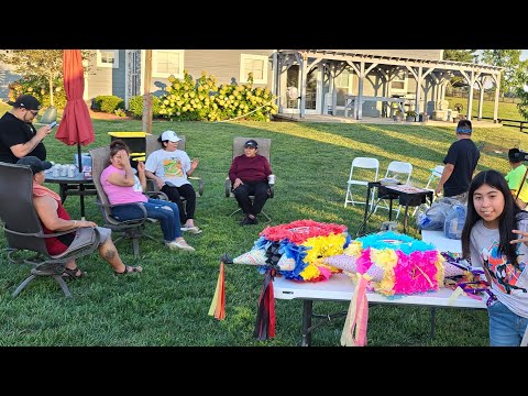 llenando las piñatas de dulces para la fiesta de Heidi, ya pusimos la carpa🥰