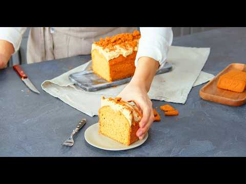 Tarta de galletas Lotus con frosting, crema de caramelo y migas de galleta