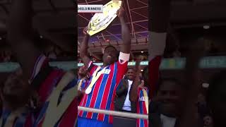 Crystal Palace lift the Community Shield for the first time in their history 🏆👏